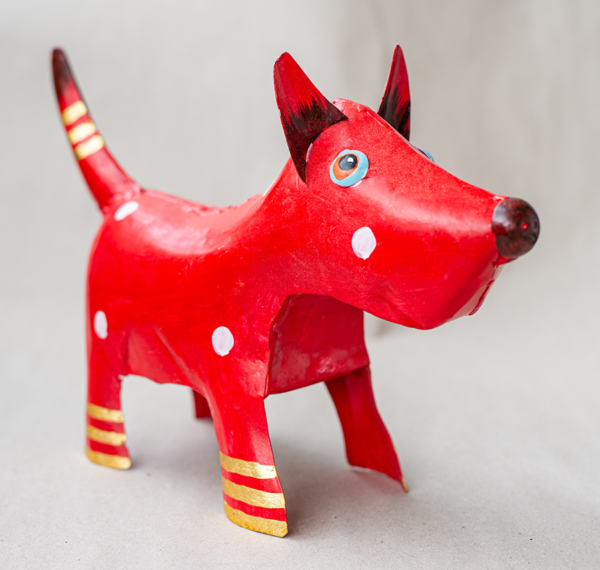 Dekorative Metall-Spardose Hund rot mit Punkten